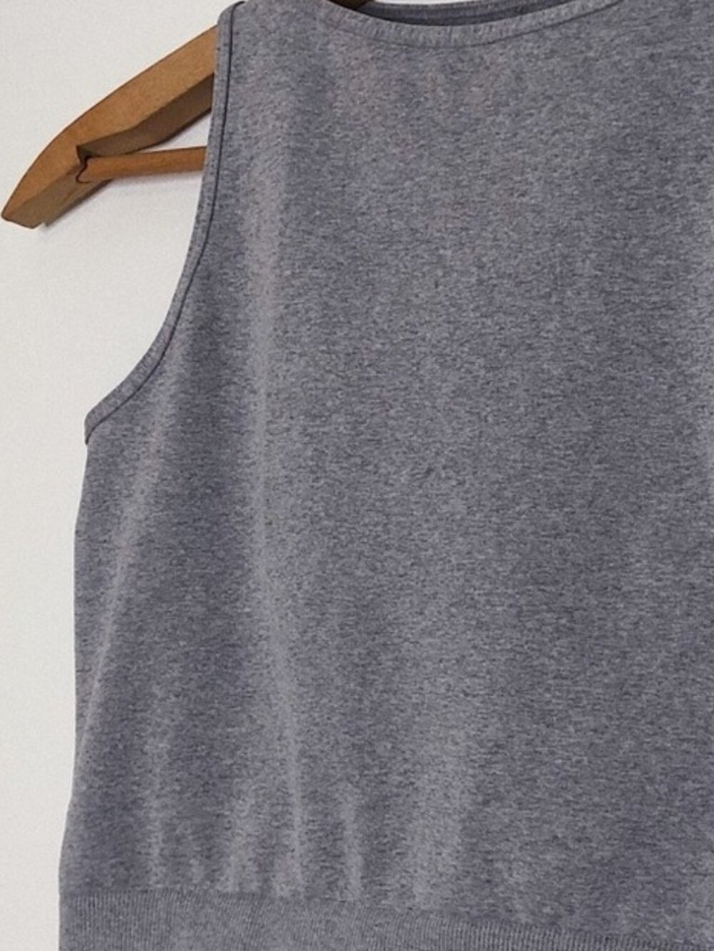 High Neck Seamless Crop NWOT💝 - Picture 2 of 2